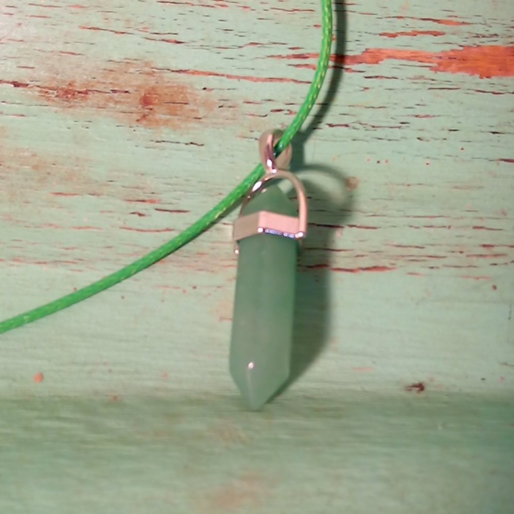 Hexagonal healing crystals necklaces - Picture 8 of 11
